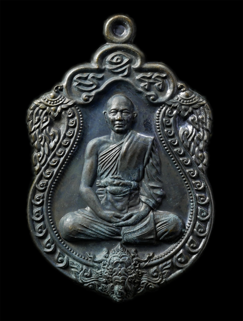 30Jun25 (166)p.jpg - เหรียญเสมารุ่นแรก หลวงพ่อจักร อาภาโส(พระมหาจักราพัฒน์) วัดอ่างแก้ว ต.หนองละลอก อ.บ้านค่าย จ.ระยอง อายุวัฒนมงคล 5 รอบ 60 ปี พ.ศ.2561 เนื้อทองชนวนมวลสาร [..] | https://kamulet.in.th